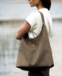 Torba HOBO z  nubuku tapicerskiego w kolorze taupe