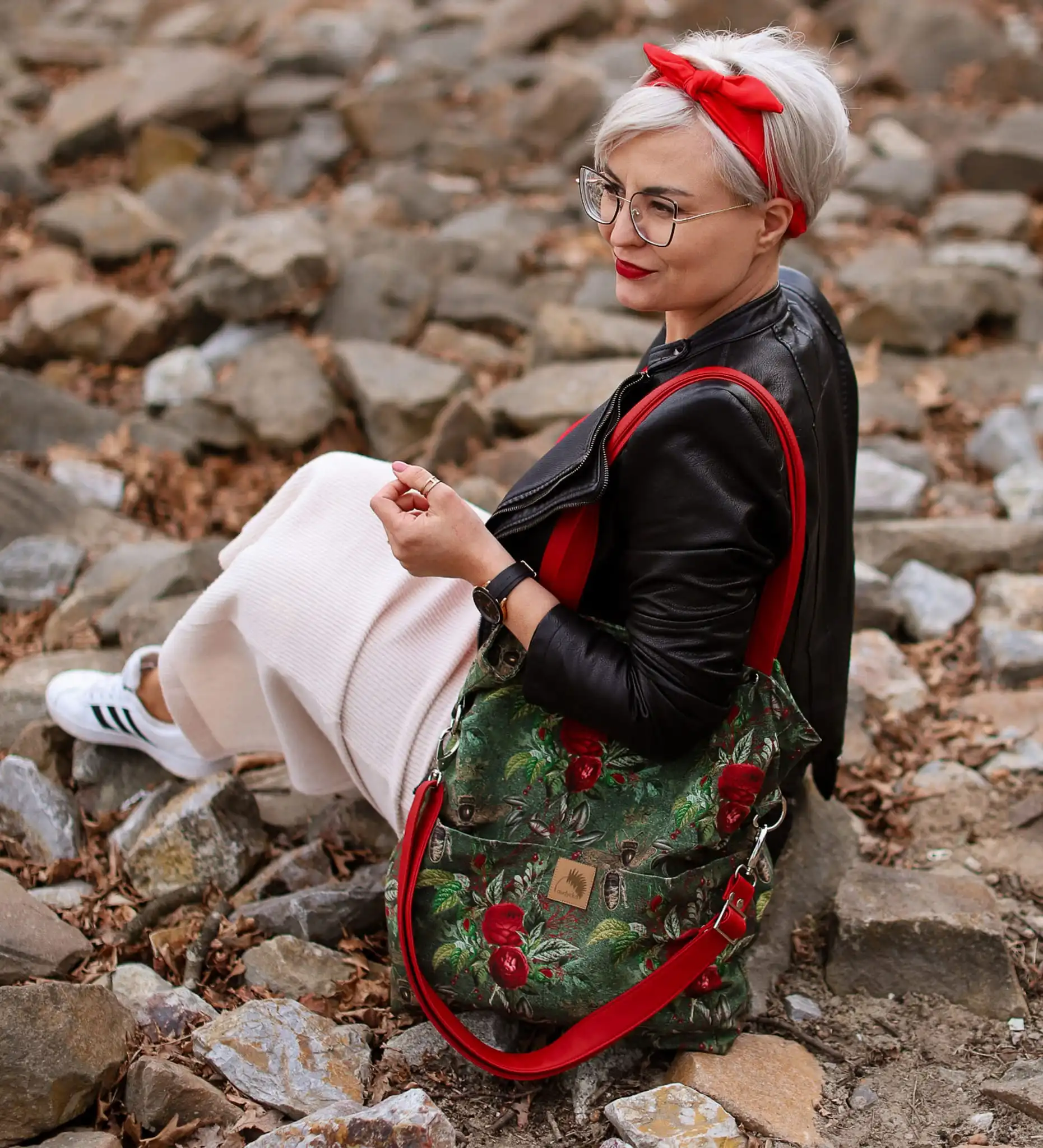 Torebka na prezent dla mamy – jak dobrać model do jej stylu?